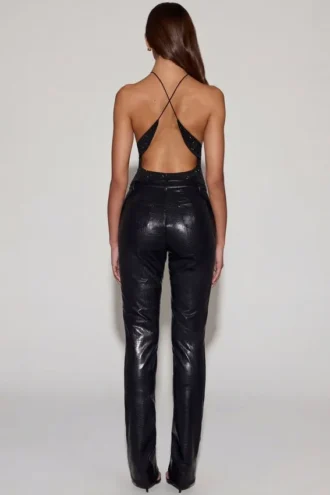 Pantalones rectos Nemyra de imitación de piel de cocodrilo en negro