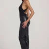 Pantalones rectos Nemyra de imitación de piel de cocodrilo en negro