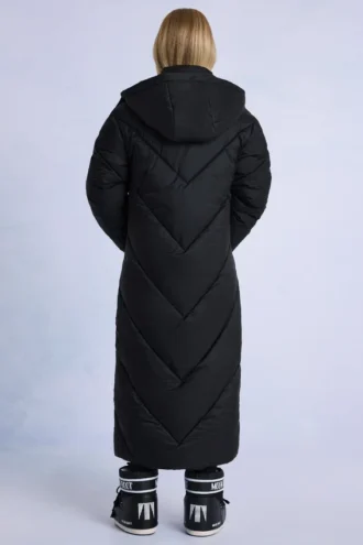 Parka larga impermeable con capucha en negro