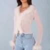 Parte de arriba transparente con ribete de plumas Elisia en color marfil