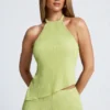 Partes de arriba asimétricas con cuello halter y espalda abierta Elania en verde oliva