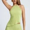 Partes de arriba asimétricas con cuello halter y espalda abierta Elania en verde oliva