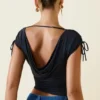Partes de arriba asimétricas con fruncidos y cuello vuelto en la espalda Kaede en negro