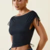 Partes de arriba asimétricas con fruncidos y cuello vuelto en la espalda Kaede en negro