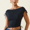 Partes de arriba asimétricas con fruncidos y cuello vuelto en la espalda Kaede en negro