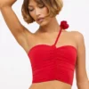 Partes de arriba asimétricas de jersey elástico con detalle de rosas de Tesia en rojo escarlata
