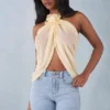 Partes de arriba con cuello halter y abertura delantera Virelle en amarillo mantequilla