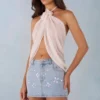 Partes de arriba con cuello halter y abertura frontal Virelle en color marfil