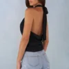Partes de arriba con escote profundo y cuello halter Maraya en negro