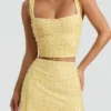 Partes de arriba cortas con cuello cuadrado y adornos Lirael en amarillo