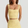 Partes de arriba cortas con cuello cuadrado y adornos Lirael en amarillo