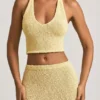 Partes de arriba cortas con cuello halter Gianna de bouclé en amarillo
