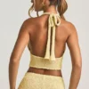 Partes de arriba cortas con cuello halter Gianna de bouclé en amarillo
