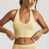 Partes de arriba cortas con cuello halter Gianna de bouclé en amarillo