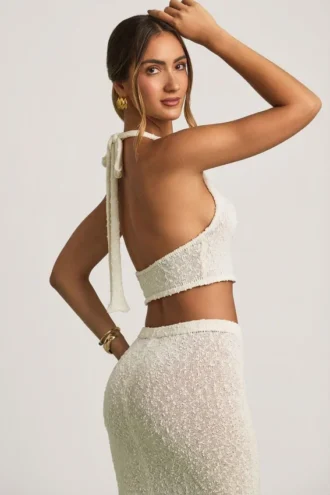Partes de arriba cortas con cuello halter Gianna en bouclé blanco