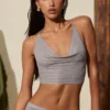Partes de arriba cortas con cuello halter y escote pronunciado Sol en color plateado