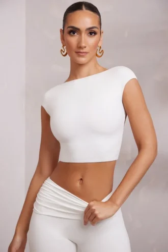 Partes de arriba cortas con mangas casquillo y espalda abierta Juno en blanco