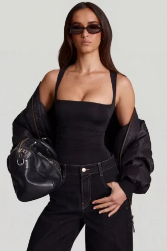 Partes de arriba de jersey suave con cuello cuadrado y fruncidos Mirandria en negro
