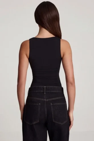 Partes de arriba de jersey suave con cuello cuadrado y fruncidos Mirandria en negro