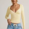 Partes de arriba de manga larga con fruncidos Emry Modal en amarillo crema