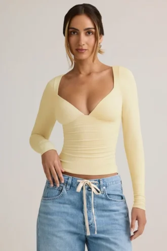 Partes de arriba de manga larga con fruncidos Emry Modal en amarillo crema