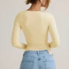 Partes de arriba de manga larga con fruncidos Emry Modal en amarillo crema