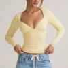 Partes de arriba de manga larga con fruncidos Emry Modal en amarillo crema