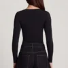 Partes de arriba de manga larga con fruncidos y escote corazón de jersey suave Vayla en negro