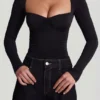 Partes de arriba de manga larga con fruncidos y escote corazón de jersey suave Vayla en negro