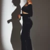 Partes de arriba fruncidas con hombros descubiertos Adele Velvet en negro azabache