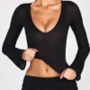Partes de arriba largas de manga larga con escote pronunciado de jersey transparente Liah en negro
