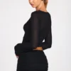 Partes de arriba largas de manga larga con escote pronunciado de jersey transparente Liah en negro