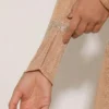 Partes de arriba Natala con detalle de lazo adornado en color almendra