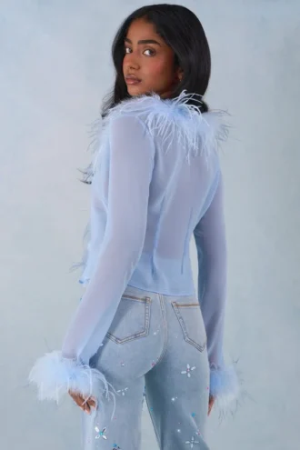 Partes de arriba transparentes con ribete de plumas Elisia en azul suave