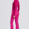 Peto impermeable de talle alto con tirantes en rosa magenta