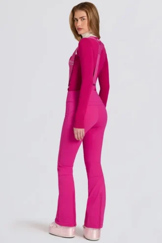 Peto impermeable de talle alto con tirantes en rosa magenta