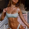 Ropa de baño de bikini con corte bajo y estampado en color menta