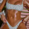 Ropa de baño de bikini con corte bajo y estampado en color menta