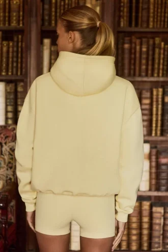 Sudadera con capucha oversize bordada en amarillo suave