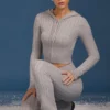 Sudadera con capucha y cremallera de punto trenzado en gris jaspeado