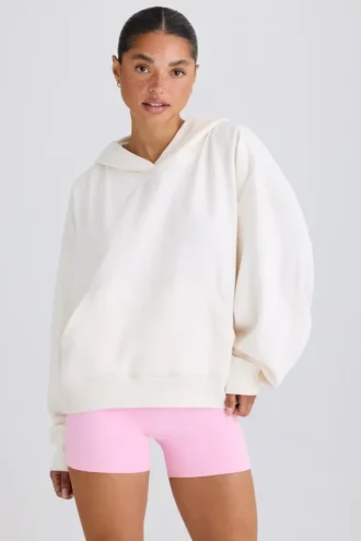 Sudadera con capucha y estampado gráfico de jersey de algodón texturizado en blanco