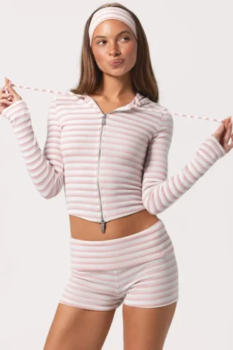 Sudadera corta con capucha de jersey acanalado a rayas rosas