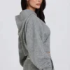 Sudadera corta con capucha y cremallera de punto suave en gris
