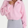 Sudadera corta con cremallera de punto acanalado en rosa pálido