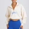 Sudadera corta con cremallera de un cuarto en blanco