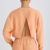 Sudadera corta con espalda abierta de jersey de algodón texturizado en color melocotón