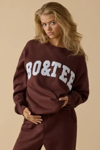 Sudadera oversize de cuello redondo en color caoba