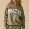 Sudadera oversize de cuello redondo en verde oliva suave