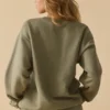 Sudadera oversize de cuello redondo en verde oliva suave