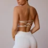 Sujetador bandeau con espalda cruzada en blanco suave